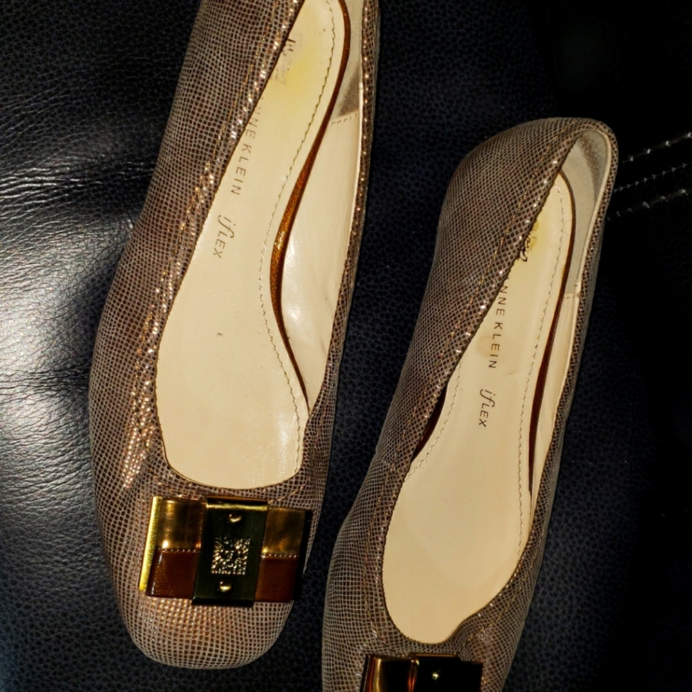 Brand new without tags never worn 9M leather Anne Klein iflex shoes